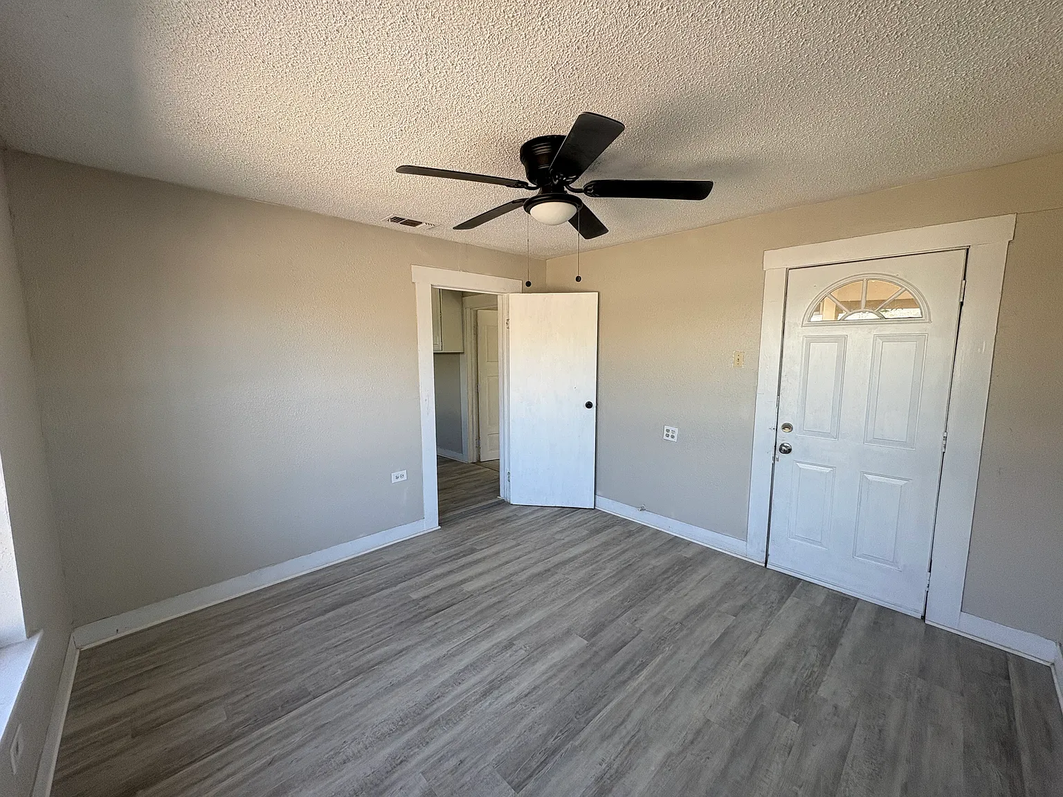2 bed, 604 sqft, $1,050 — Photo 3