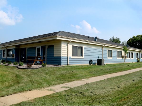 301 1st Ave E, Cresco, IA 52136
