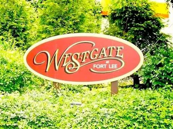 247 Village Circle Dr #3103, Fort Lee, NJ 07024