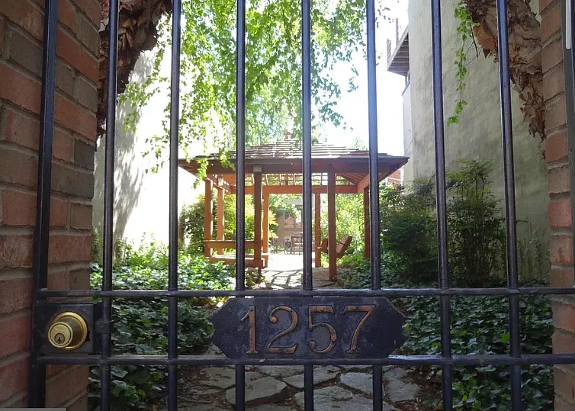 3 bed, 2000 sqft, $3,200 — Photo 1