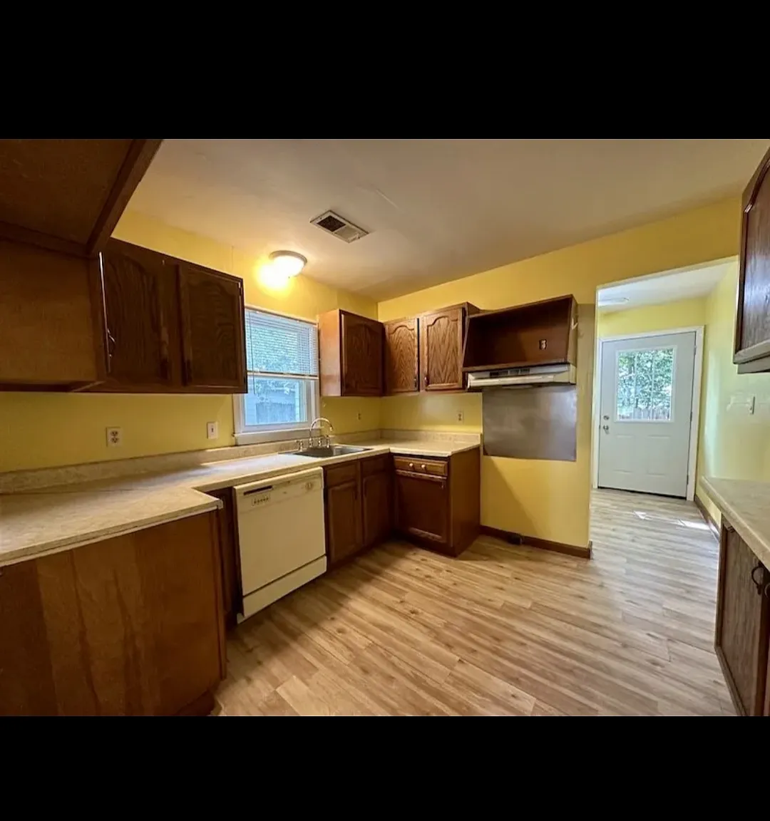 3 bed, 1086 sqft, $1,350 — Photo 4