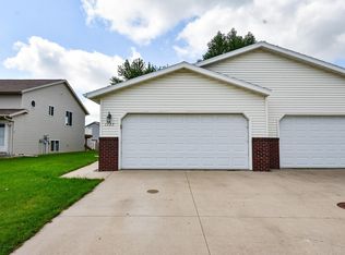 1727 50th St S, Fargo, ND 58103