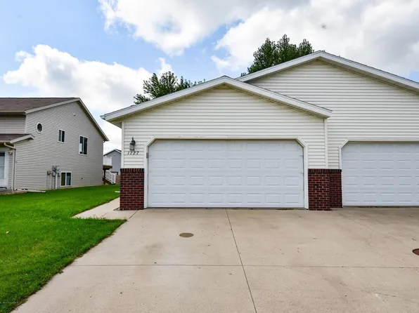 1727 50th St S, Fargo, ND 58103