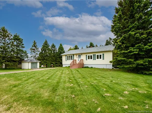 910 Mapleton Rd, Moncton, NB E1G 2K7