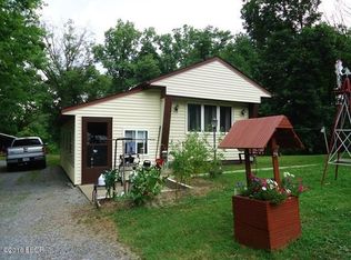 242 Thayer St, Orient, IL 62874