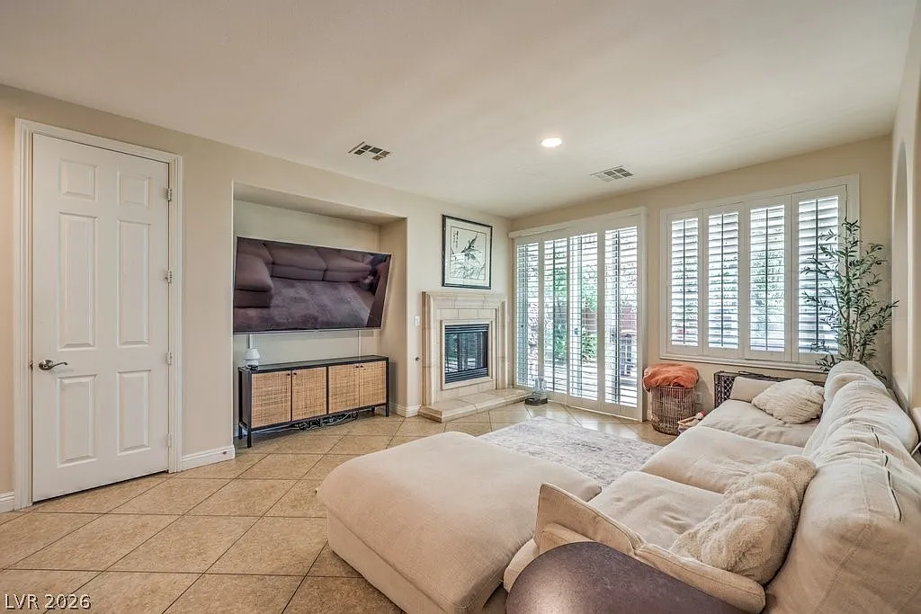 3 bed, 2.5 bath, 1962 sqft, $2,800 — Photo 4