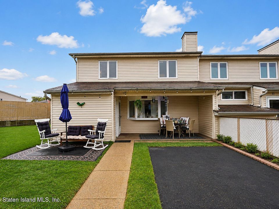 1st image of 31 Regis Dr #63