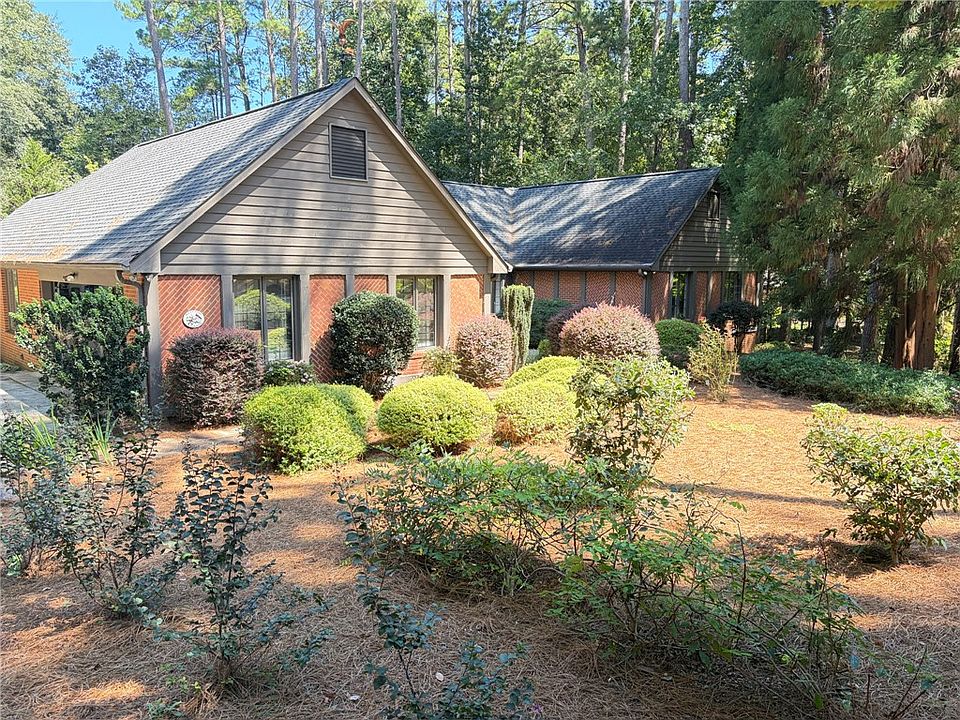 1st image of 213 Pine Haven Ct