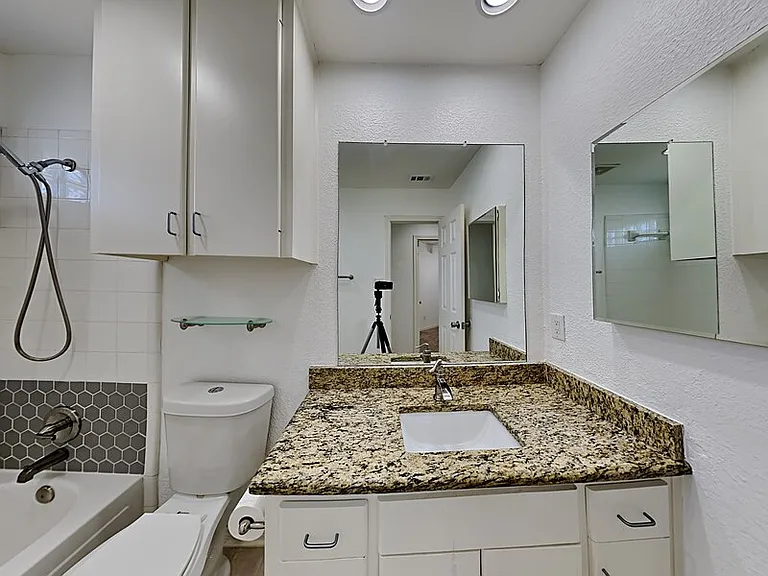 4322 Duck Pond Ln — Photo 19