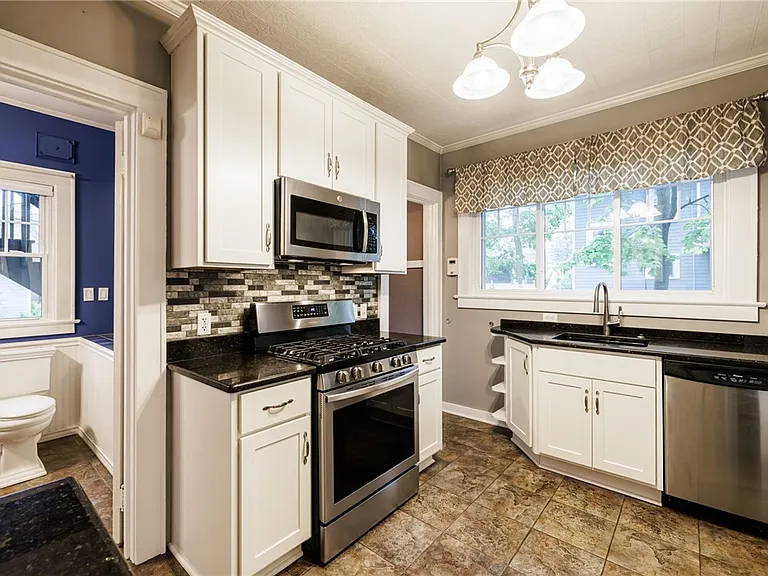 100 Highland Ave #1 — Photo 4