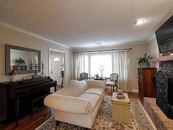 5th image of 110 Sea Holly Cir