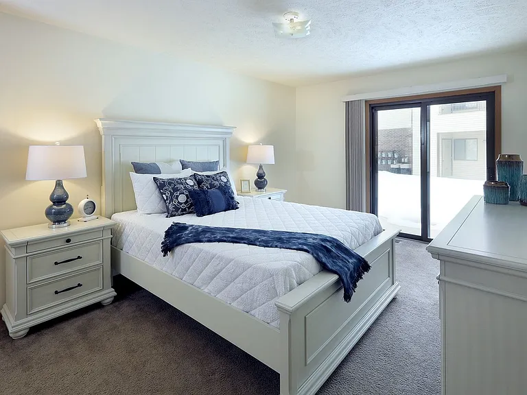 Oak Tree Apartments — Photo 14