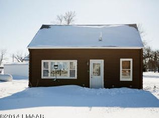16 3rd St, Hickson, ND 58047