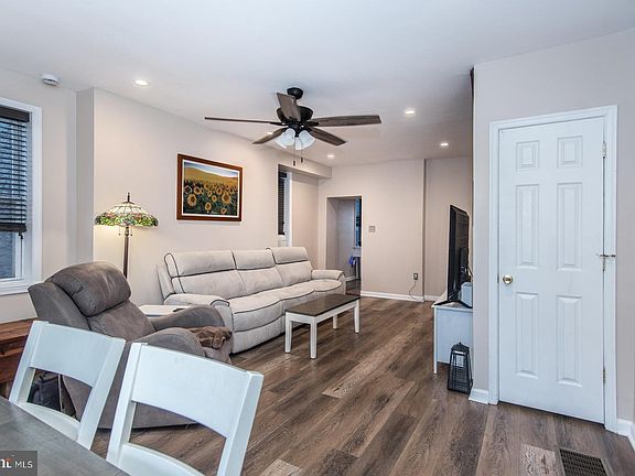 5th image of 2736 Ash St