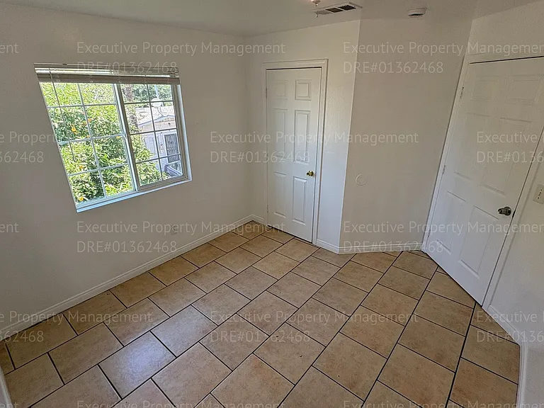 3017 Potomac Ave — Photo 16