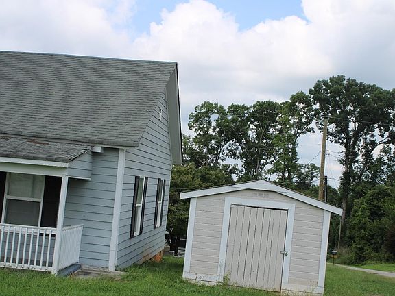 2nd image of 305 Munro St