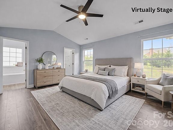 3rd image of 105 Hidden Spring Dr