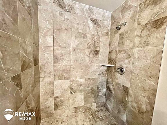 4th image of 8246 Hidden Cove Ct