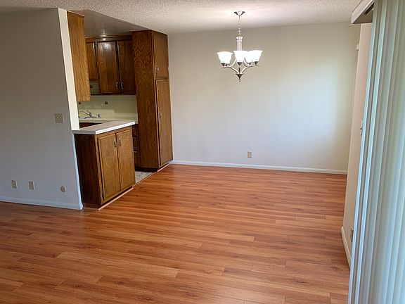 4th image of 1411 N Poinsettia Pl #202