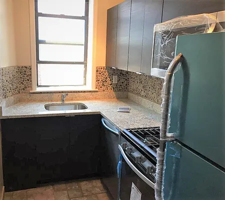 Rented by Voro, LLC | media 18