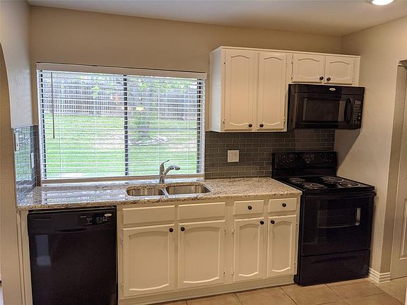 4th image of 1425 Frio Ln