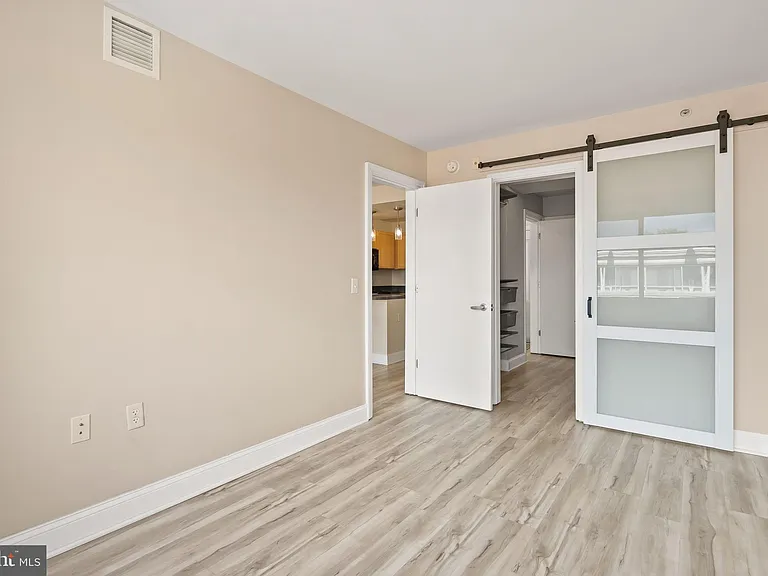 800 4th St SW #S513 — Photo 16