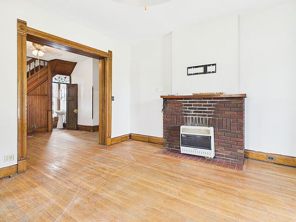 5th image of 246 Maple Avenue