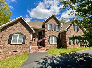 169 Oakside Dr, Hillsville, VA 24343