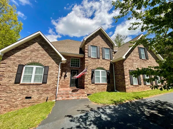 169 Oakside Dr, Hillsville, VA 24343