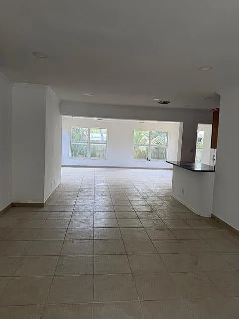 3 bed, 2.0 bath, 1445 sqft, $3,150 — Photo 4