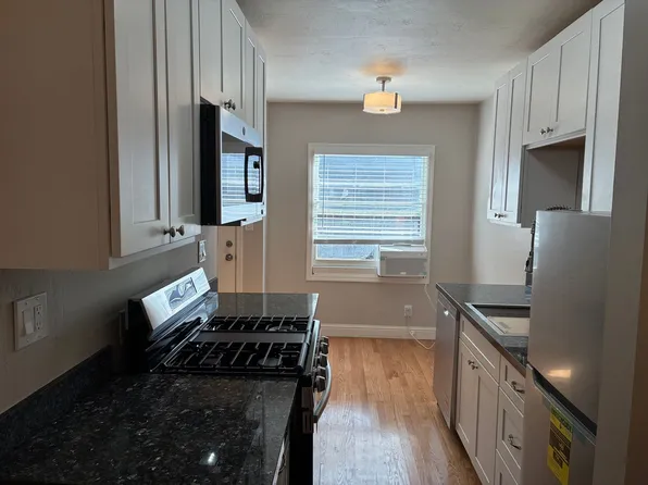 Very Spacious & Updated 1 bedroom/1 bath Apartment, 1724 H St, Sacramento, CA 95811