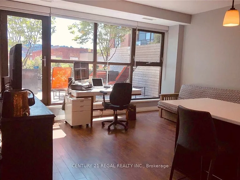 112 King St E #414 — Photo 4
