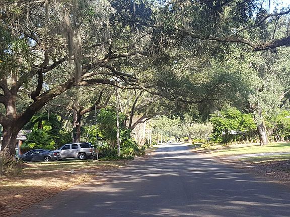 4th image of 2727 Collins Ave