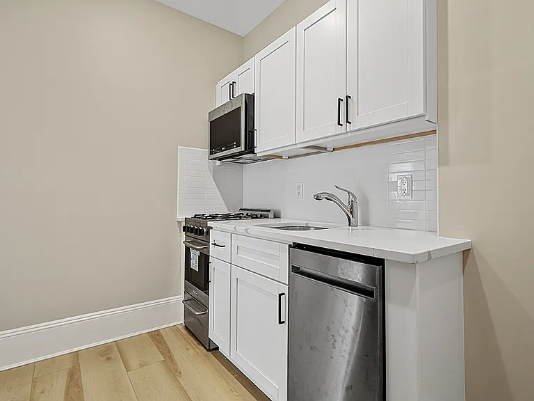 Waldorf Lofts — Photo 7