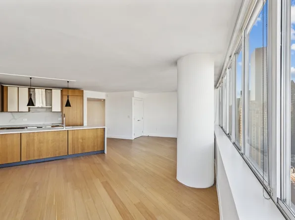 420 East 54th Street 3708 image 3 of 31