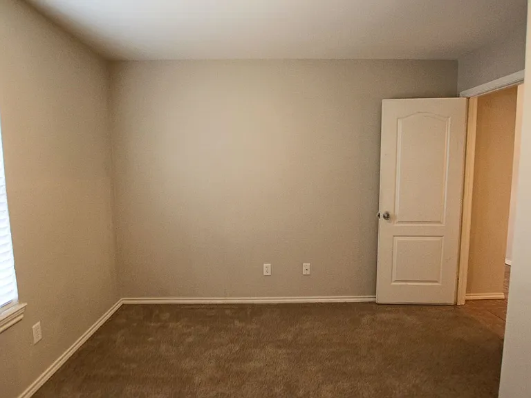 2 Bedroom Duplex for Rent in Lindale! — Photo 12