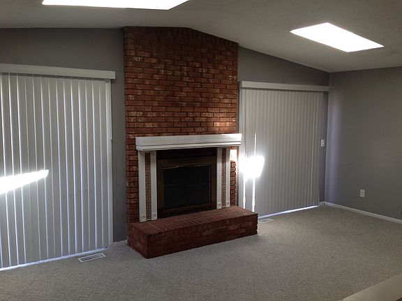 4th image of 7090 Blackoak Dr
