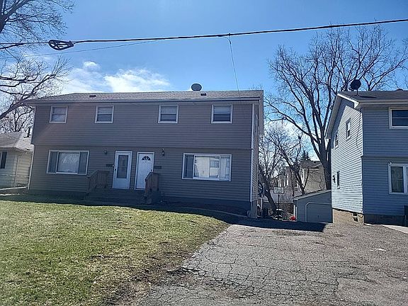 2nd image of 218 42nd Ave NE