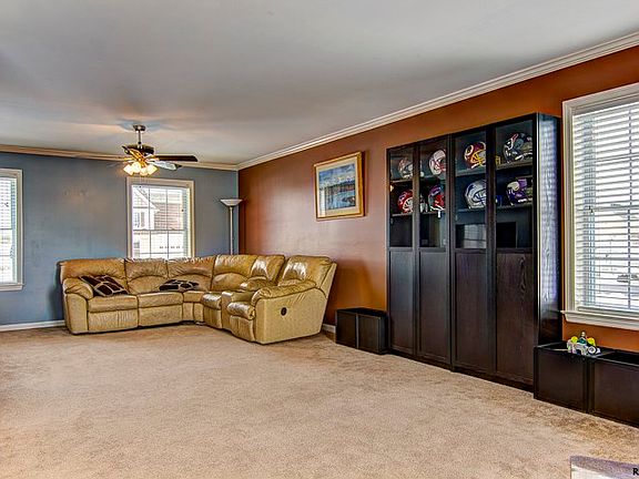 3rd image of 425 Pebble Beach Dr