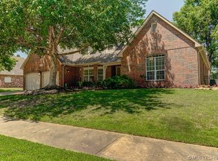 106 S 68th St, Broken Arrow, OK 74014