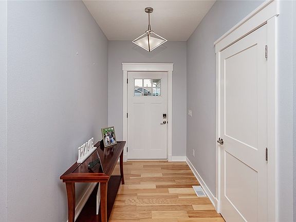 2nd image of 3106 Fieldstone Ct SE