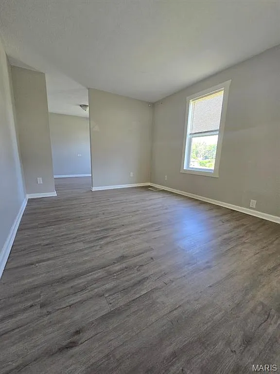 3 bed, 1.0 bath, 970 sqft, $1,300 — Photo 4