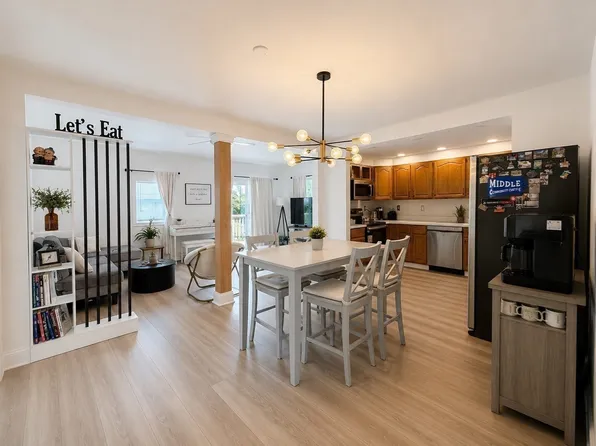 133 Farmland Rd, Lowell, MA 01850