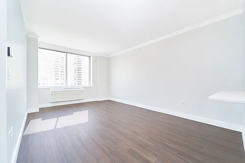 160 Riverside Blvd #19H Photo 1