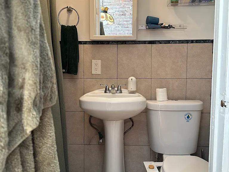 318 Jefferson St #3L — Photo 9