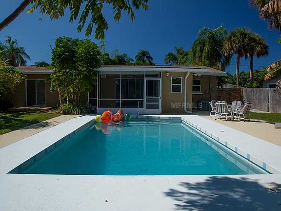 5th image of 7484 Cass Cir