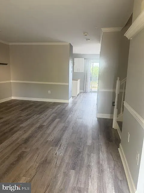 3 bed, 2.5 bath, 1934 sqft, $2,399 — Photo 3