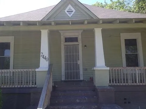 2440 Marion St — Photo 2