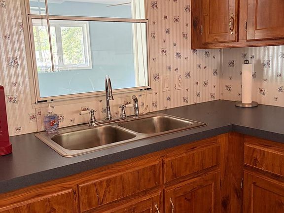 4th image of 24169 Durham St