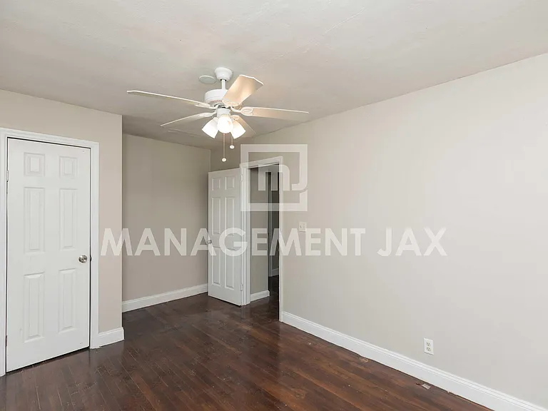 1458 Royal Court Ln — Photo 14